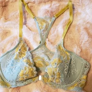 Adore Me racer back front clasp bra 32B